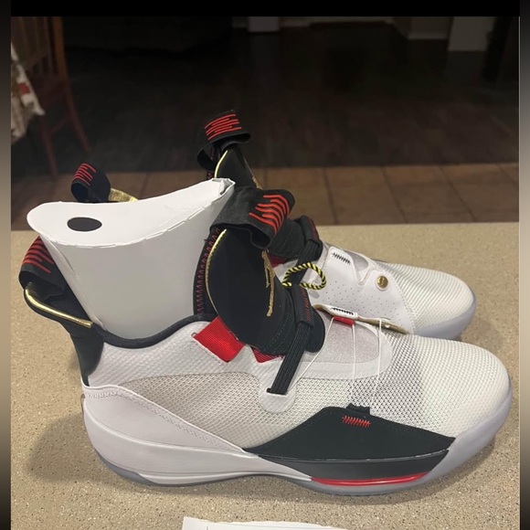 Jordan XXXIII - Picture 6 of 7